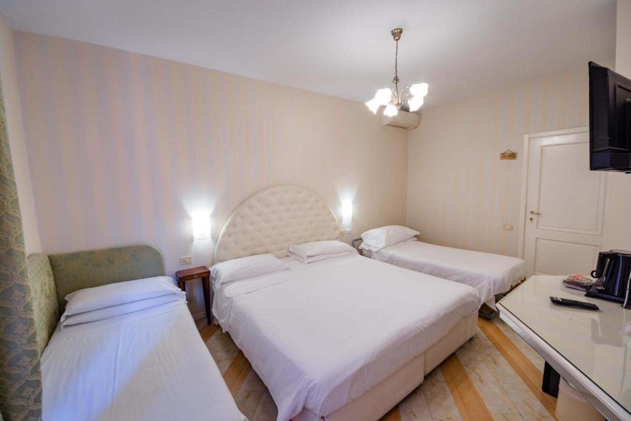 Residenza Due Torri Check In Presso Hotel Centrale Vicolo Cattani 7 Болонья Экстерьер фото